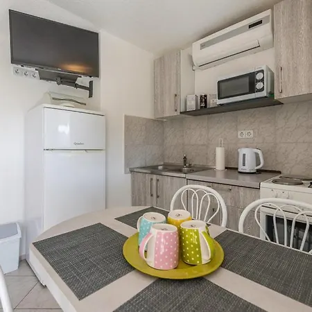 Apartman Ivo בית אירוח ויר